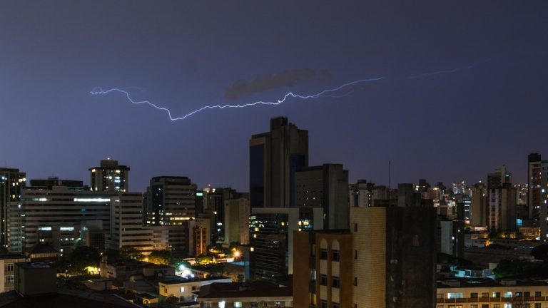 Temporal atinge vários pontos de Belo Horizonte nesta quarta-feira