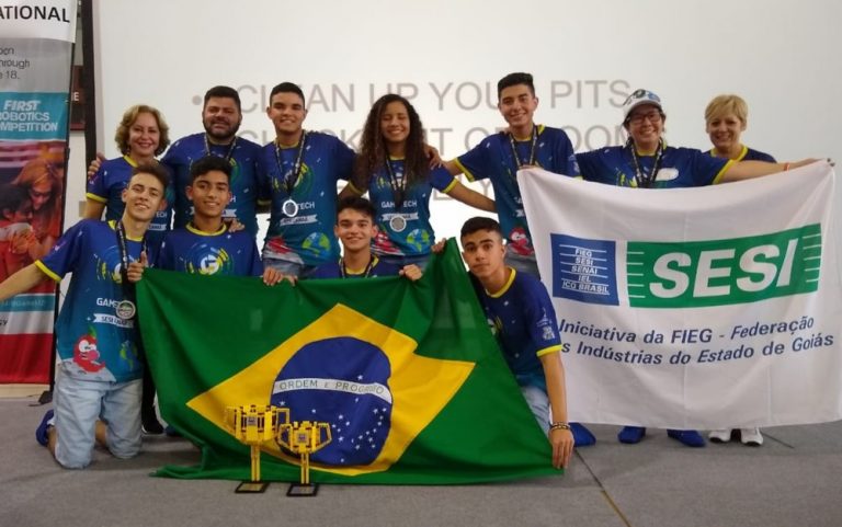 Estudantes de Goiás ganham torneio de robótica nos EUA com invenção de chiclete de pimenta