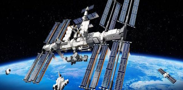 FireShot Capture 139 - LEGO apresenta réplica da Estação Espacial Internacional - www.topbuzz.com