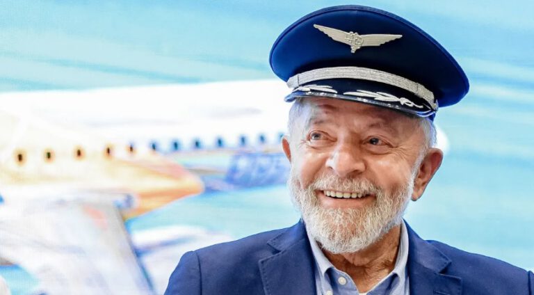 Lula defende mais voos regionais no Brasil em visita à fábrica da Embraer