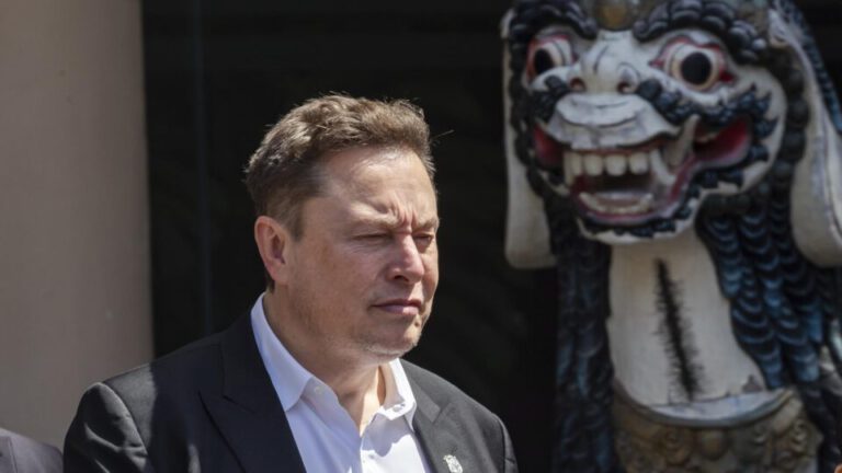 “Devemos eliminar urnas eletrônicas”, diz Elon Musk