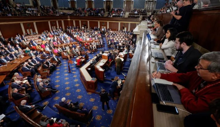 Câmara dos Deputados dos EUA aprova plano orçamentário