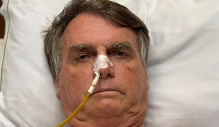 Bolsonaro tem pressão controlada e boa evolução clínica, diz boletim