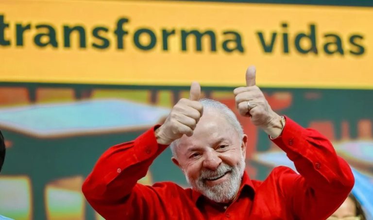 Lula deseja boa prova a candidatos do Enem e diz que “educação abre portas”