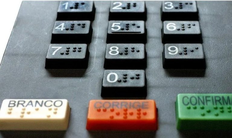 Apenas 13% dos brasileiros que vivem nos EUA estão registrados para votar