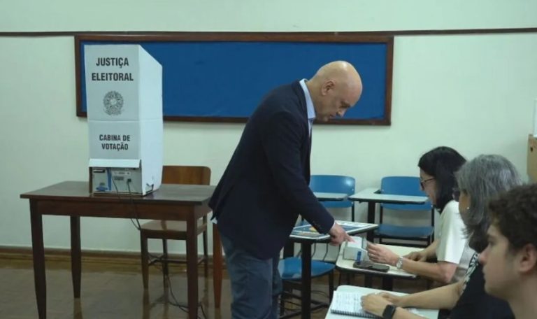 Eleições 2026: Alexandre de Moraes vota em SP